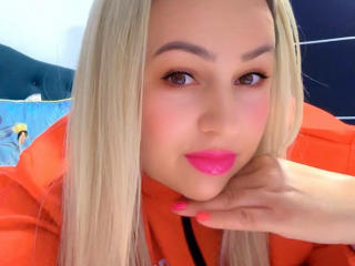 Foto del profilo sexy della modella KamyLove, per uno show live webcam molto piccante!