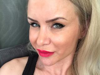 Foto van het sexy profiel van model Myka, voor een zeer geile live webcam show!