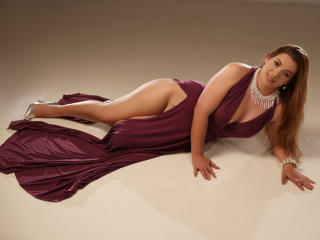 CapableBrianna - Spectacle hard avec une Camgirl mature occidentale sur XLove.com 